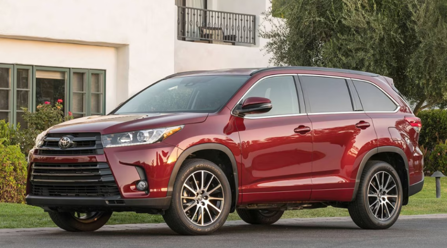 Used SUVs are perfect for individuals, couples, small families, and even big ones. The reason SUVs are so great is that they come in all shapes and sizes and are typically very versatile.